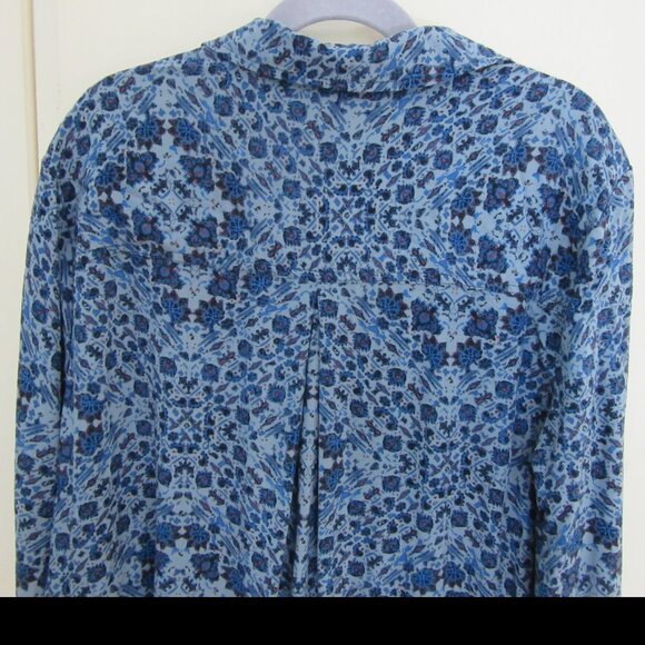 Lila Rose Long Sleeve Dress -  Button Closure and Sleeve - Classic Pattern - Picture 9 of 14